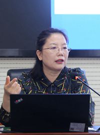 16姚巧华，河南焦裕禄干部学院兼职教授，河南省委党校科社部副主任、教授、博士，省学术技术带头人、省政府津贴专家。.jpg